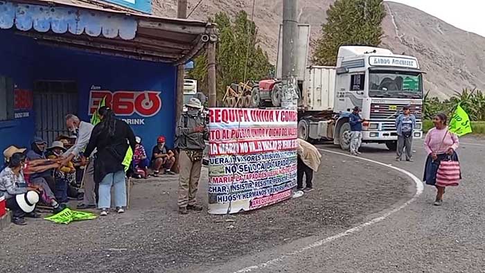 Arequipa: agricultores bloquean la Panamericana Sur contra proyecto Tía María